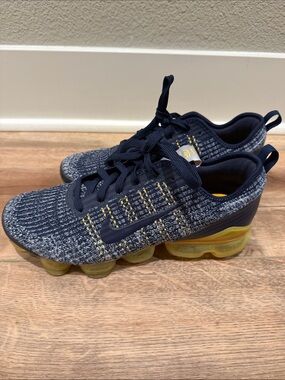 Nike Women’s Navy and Yellow VaporMax Flyknit Sneakers
